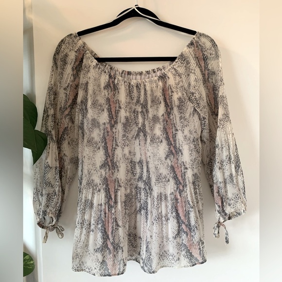 TRIABL JEANS Off The Shoulder Blousee - Picture 6 of 8